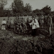 Bestattung eines Soldaten am Friedhof in Dornberk (Dornberg)